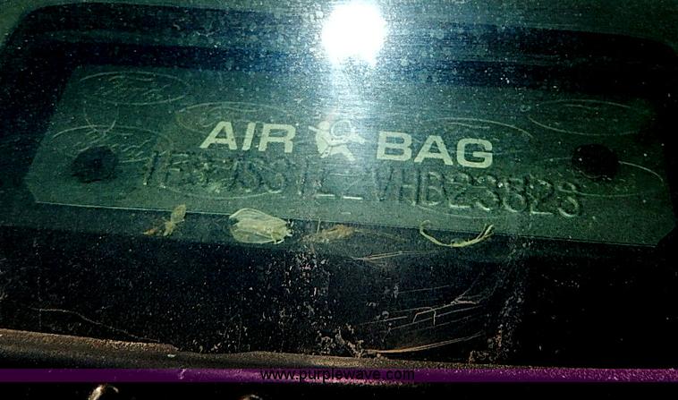 image for item H1285 1997 Ford Club Wagon bus