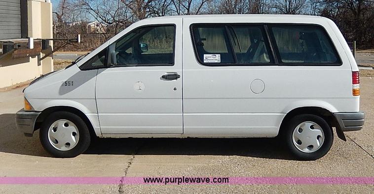 image for item H1293 1995 Ford Aerostar XLT van