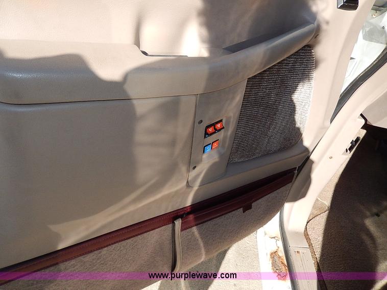 image for item H1293 1995 Ford Aerostar XLT van