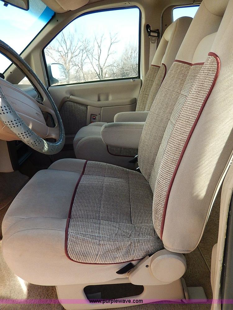 image for item H1293 1995 Ford Aerostar XLT van