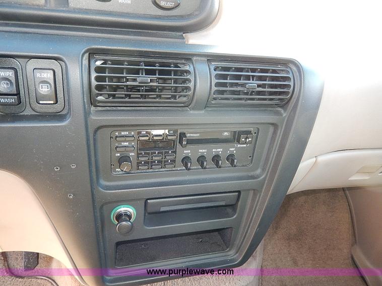 image for item H1293 1995 Ford Aerostar XLT van