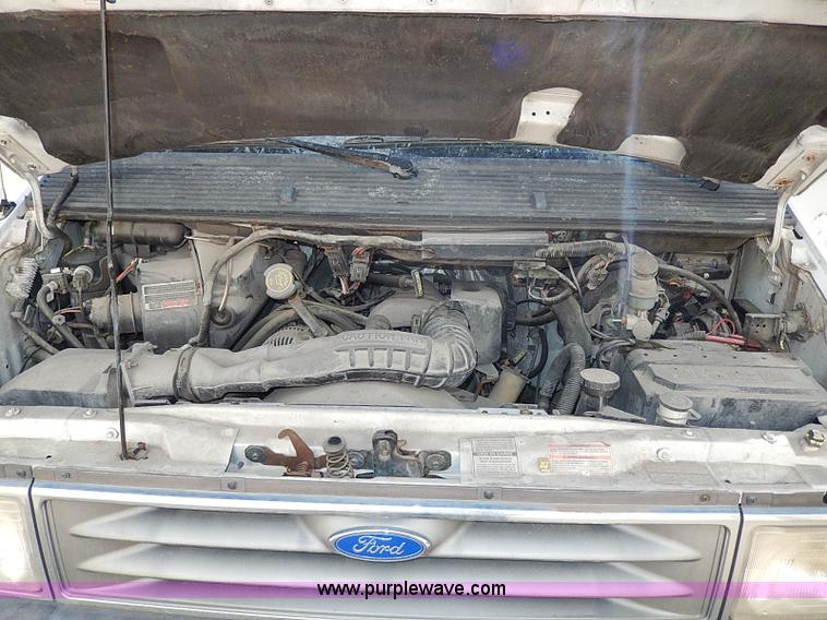 image for item H1293 1995 Ford Aerostar XLT van