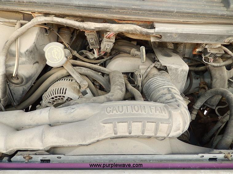 image for item H1293 1995 Ford Aerostar XLT van