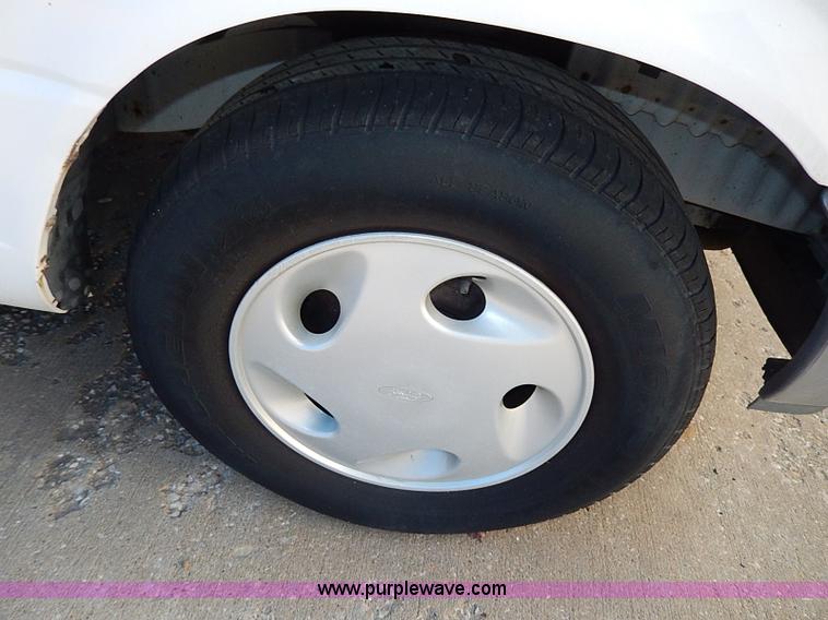 image for item H1293 1995 Ford Aerostar XLT van