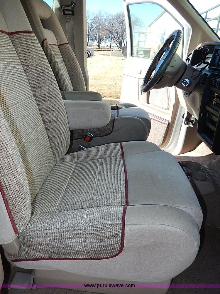 image for item H1293 1995 Ford Aerostar XLT van