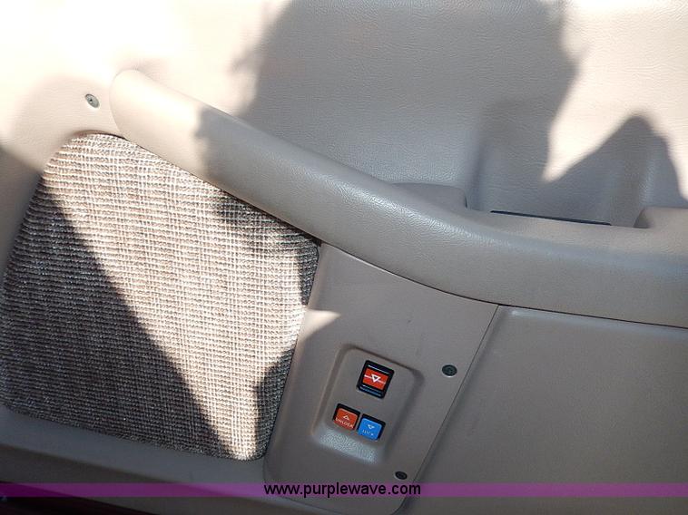 image for item H1293 1995 Ford Aerostar XLT van