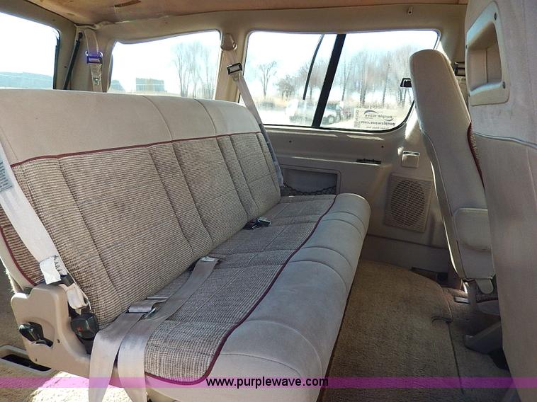 image for item H1293 1995 Ford Aerostar XLT van