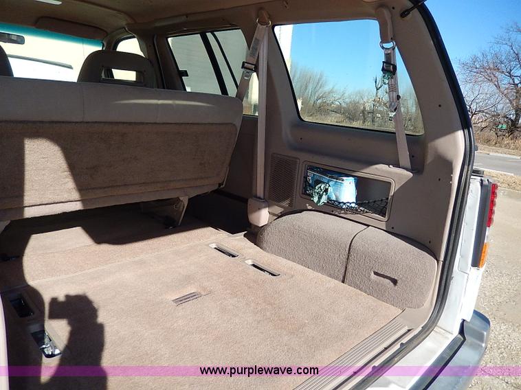 image for item H1293 1995 Ford Aerostar XLT van