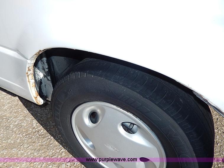 image for item H1293 1995 Ford Aerostar XLT van