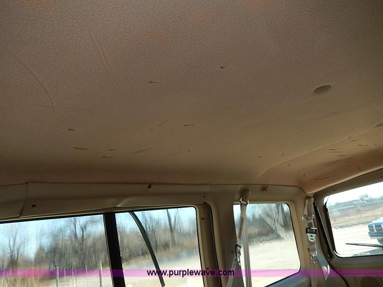 image for item H1293 1995 Ford Aerostar XLT van