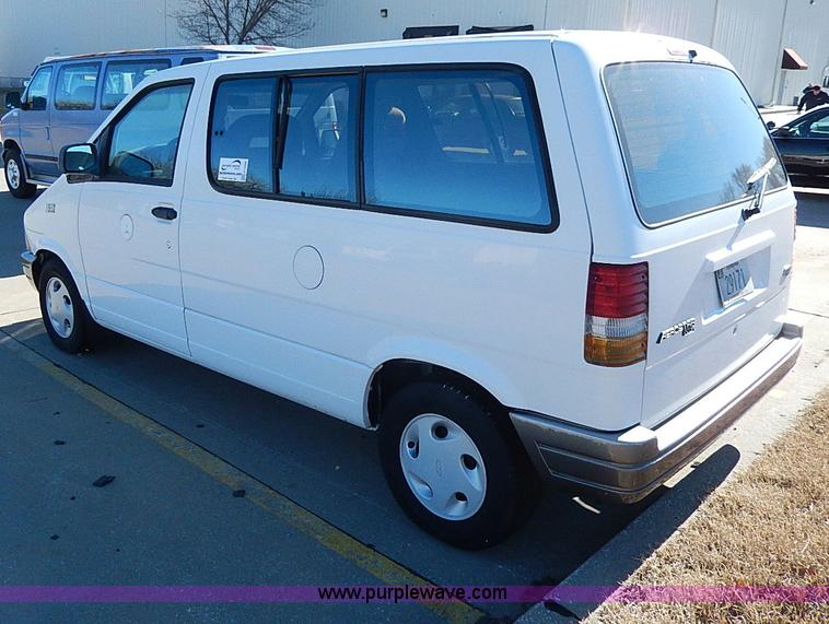 image for item H1295 1996 Ford Aerostar XLT van