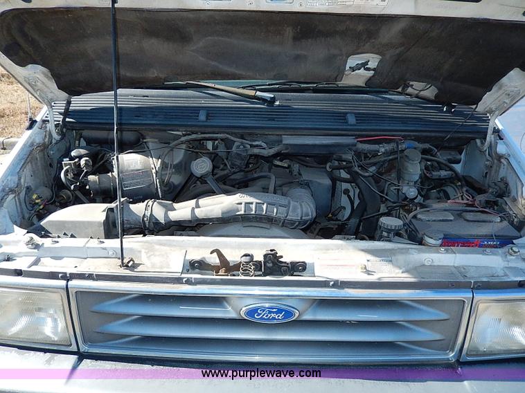 image for item H1295 1996 Ford Aerostar XLT van