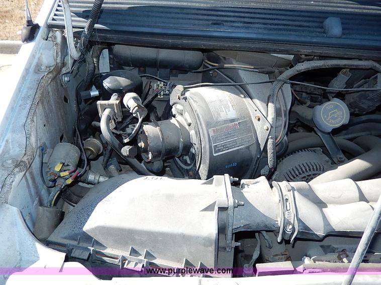 image for item H1295 1996 Ford Aerostar XLT van