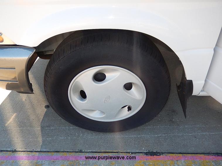 image for item H1295 1996 Ford Aerostar XLT van