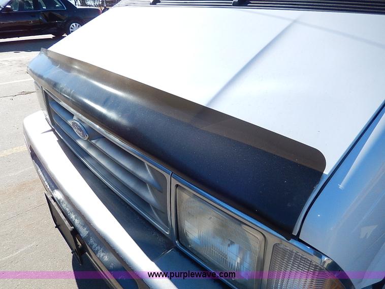 image for item H1295 1996 Ford Aerostar XLT van