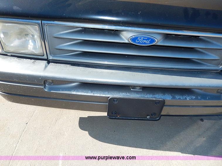 image for item H1295 1996 Ford Aerostar XLT van