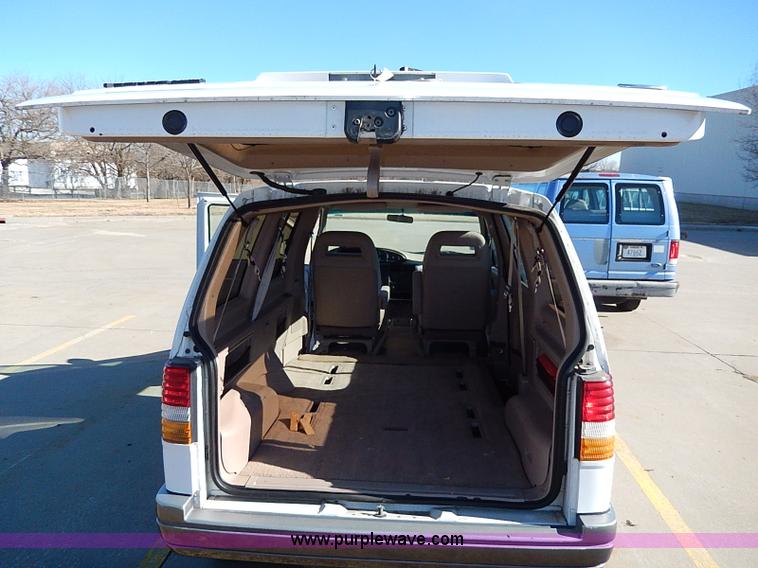 image for item H1295 1996 Ford Aerostar XLT van