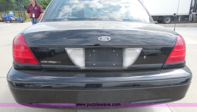 image for item H6749 2005 Ford Crown Victoria Police Interceptor