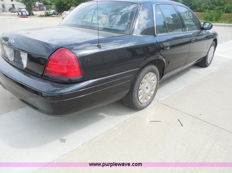 image for item H6749 2005 Ford Crown Victoria Police Interceptor