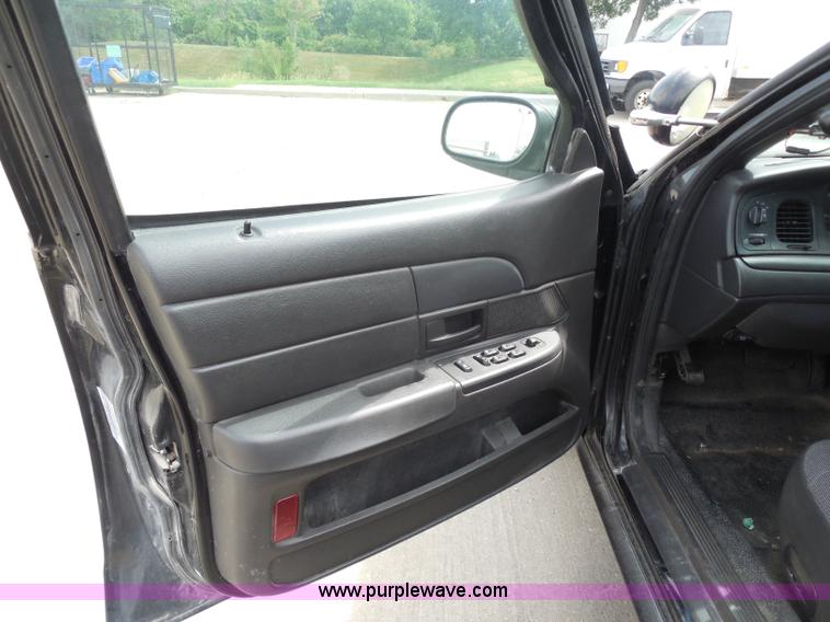 image for item H6749 2005 Ford Crown Victoria Police Interceptor