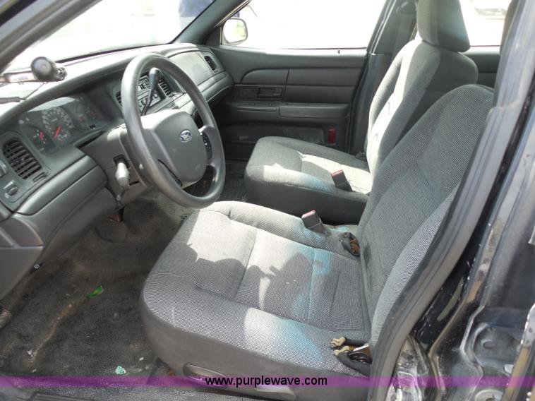 image for item H6749 2005 Ford Crown Victoria Police Interceptor