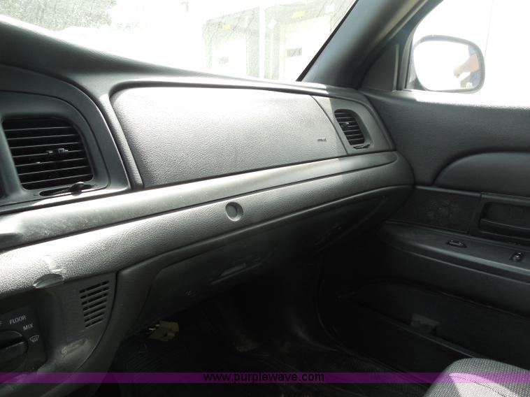 image for item H6749 2005 Ford Crown Victoria Police Interceptor
