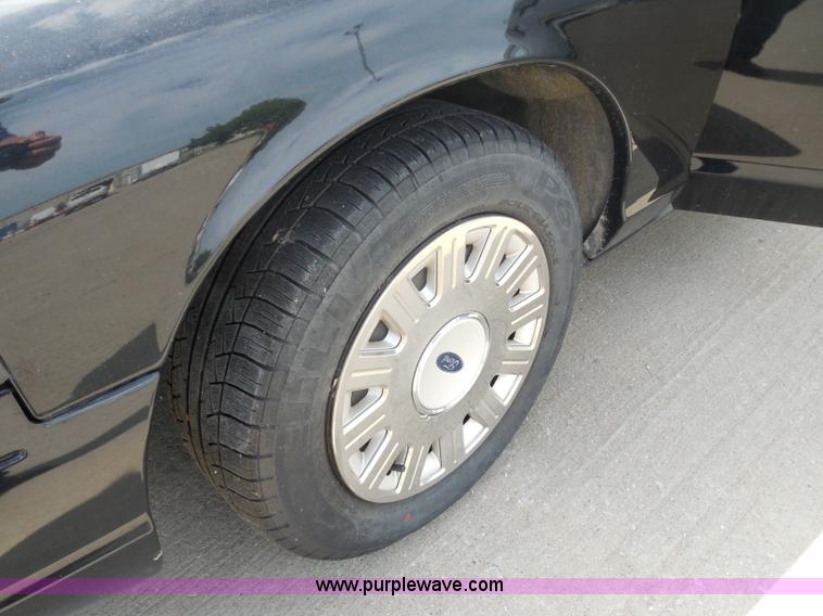 image for item H6749 2005 Ford Crown Victoria Police Interceptor