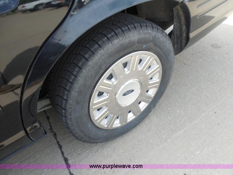 image for item H6749 2005 Ford Crown Victoria Police Interceptor