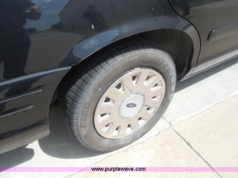 image for item H6749 2005 Ford Crown Victoria Police Interceptor