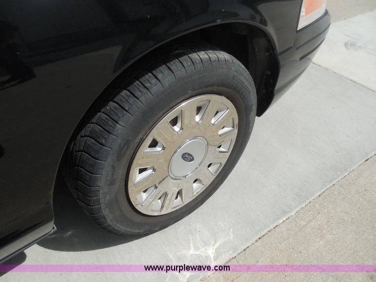 image for item H6749 2005 Ford Crown Victoria Police Interceptor