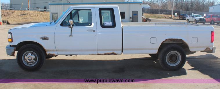 image for item H7759 1995 Ford F250 HD XL SuperCab pickup truck