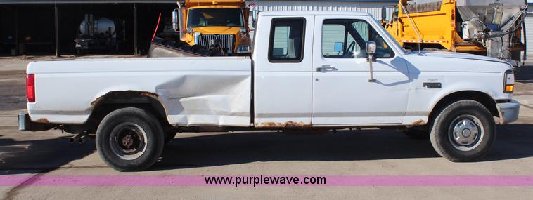 image for item H7759 1995 Ford F250 HD XL SuperCab pickup truck