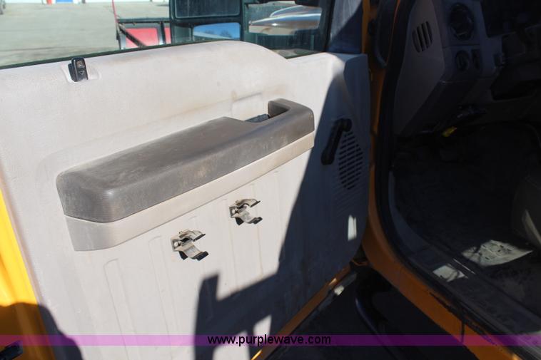 image for item H7760 2008 Ford F450 Super Duty XL Crew Cab flatbed truck