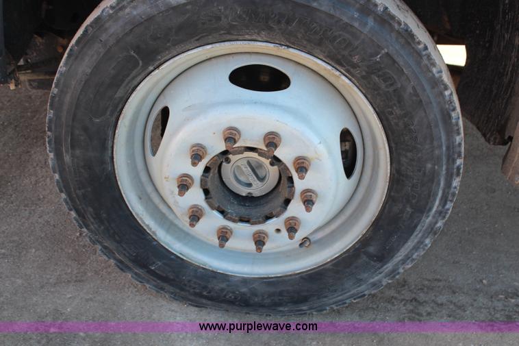 image for item H7760 2008 Ford F450 Super Duty XL Crew Cab flatbed truck