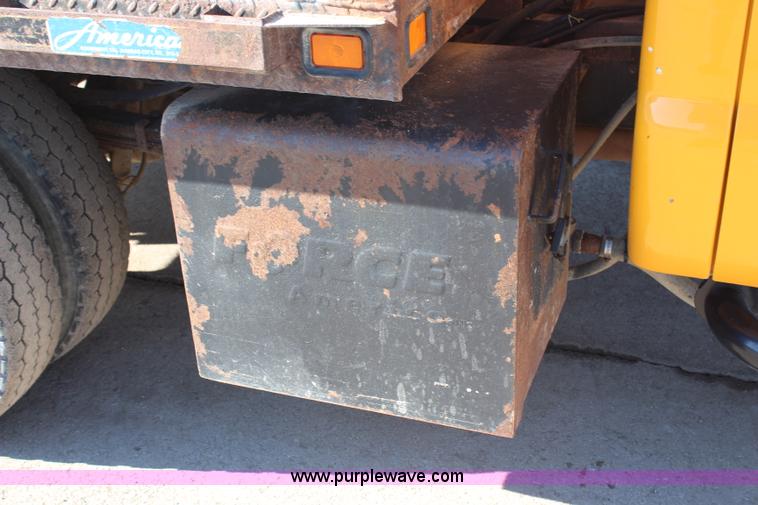 image for item H7760 2008 Ford F450 Super Duty XL Crew Cab flatbed truck