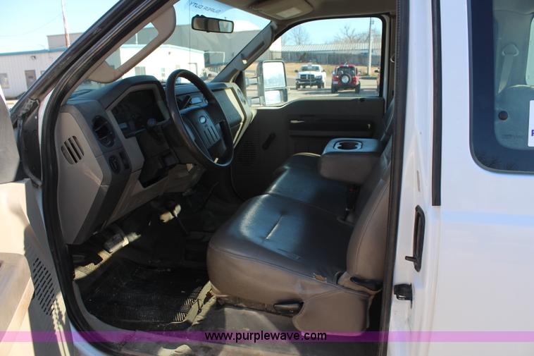 image for item H7762 2008 Ford F250 Super Duty XL SuperCab pickup truck