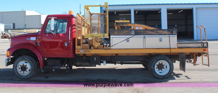 image for item H7763 1998 International 810 sign truck