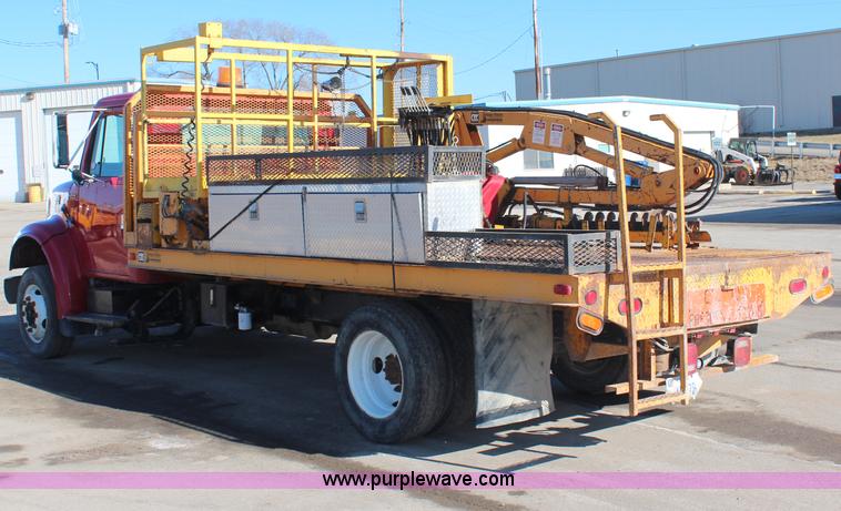 image for item H7763 1998 International 810 sign truck