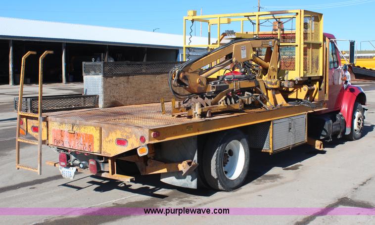 image for item H7763 1998 International 810 sign truck