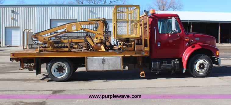 image for item H7763 1998 International 810 sign truck