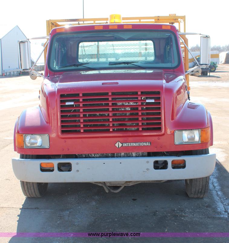 image for item H7763 1998 International 810 sign truck