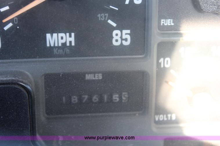 image for item H7763 1998 International 810 sign truck