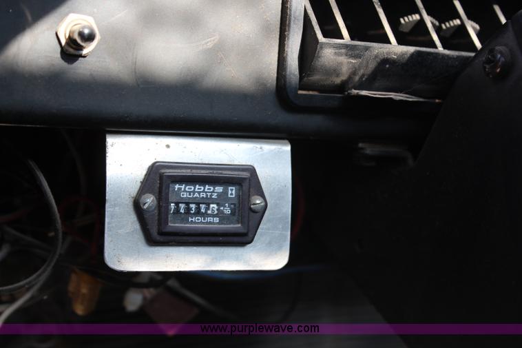 image for item H7763 1998 International 810 sign truck