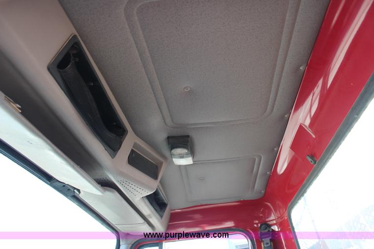 image for item H7763 1998 International 810 sign truck