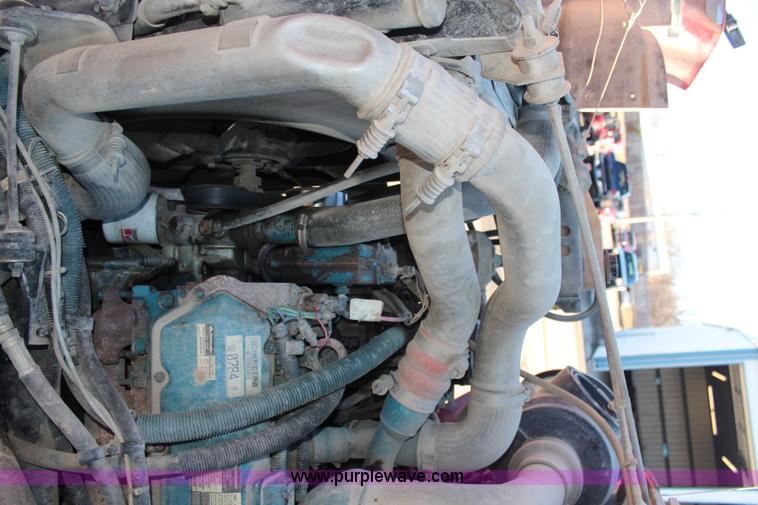 image for item H7763 1998 International 810 sign truck