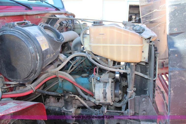 image for item H7763 1998 International 810 sign truck