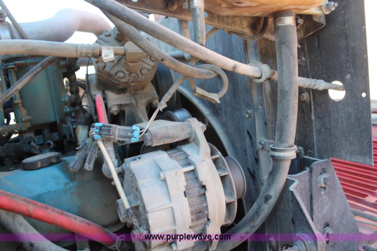 image for item H7763 1998 International 810 sign truck