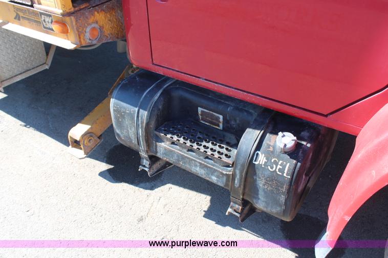 image for item H7763 1998 International 810 sign truck