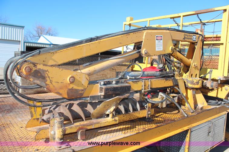 image for item H7763 1998 International 810 sign truck