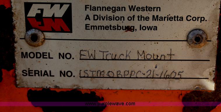 image for item H7763 1998 International 810 sign truck